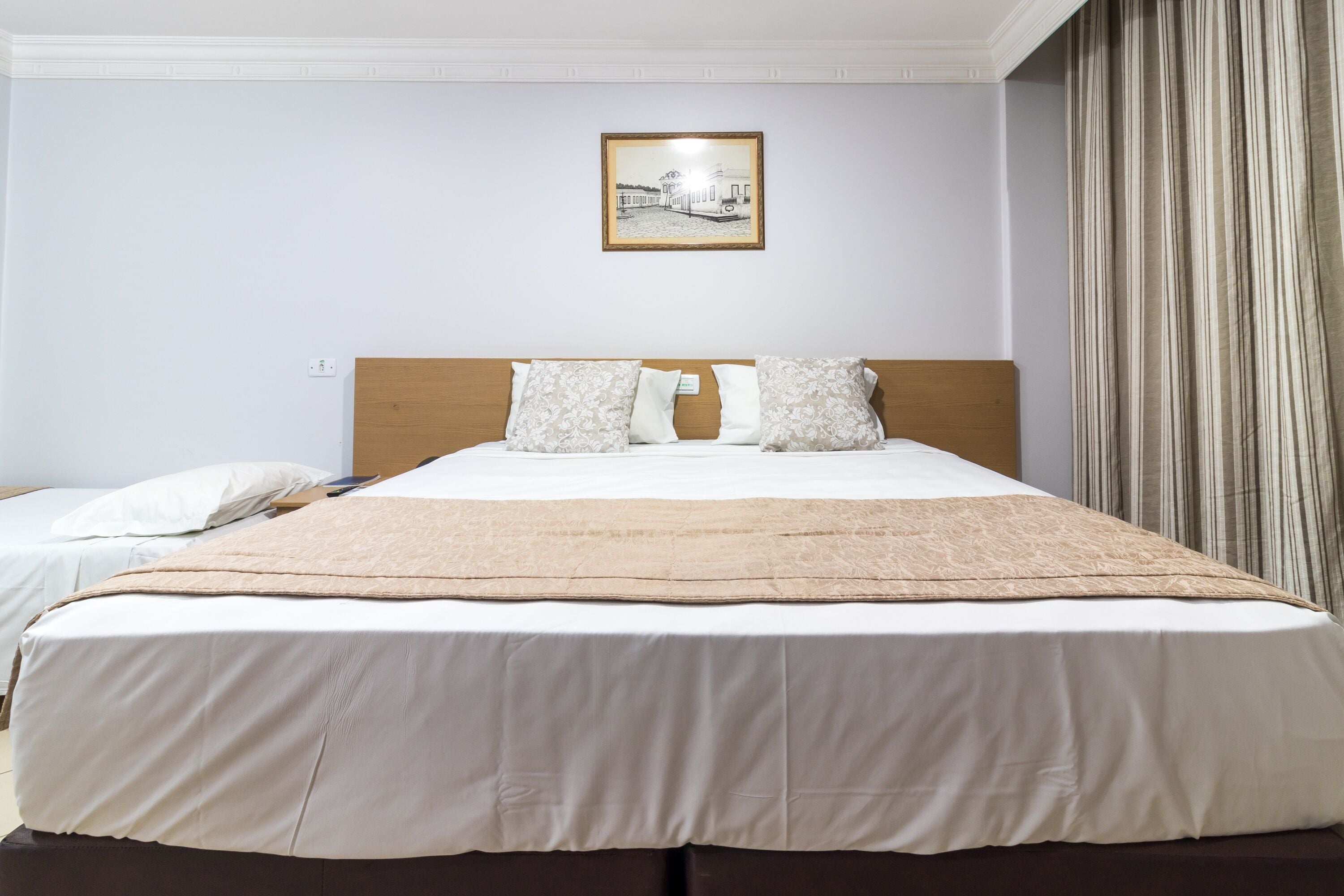 standard triple room | minibar, desk, laptop workspace, bed sheets