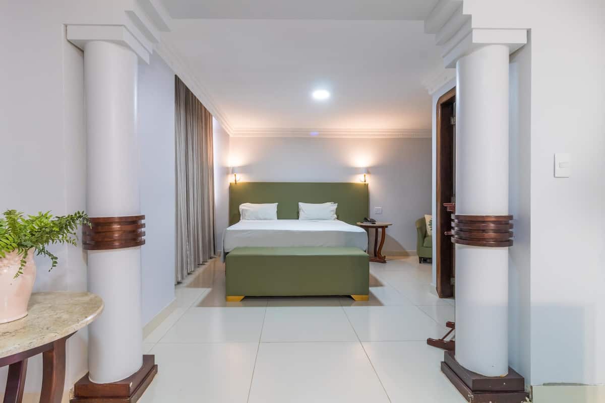 1 bedroom, minibar, desk, laptop workspace