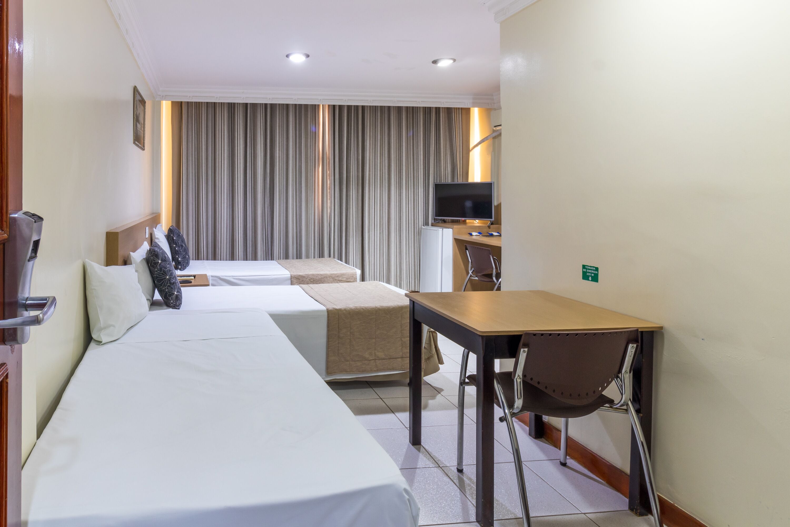 basic triple room | minibar, desk, laptop workspace, bed sheets