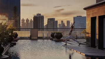 Outdoor pool, sun loungers