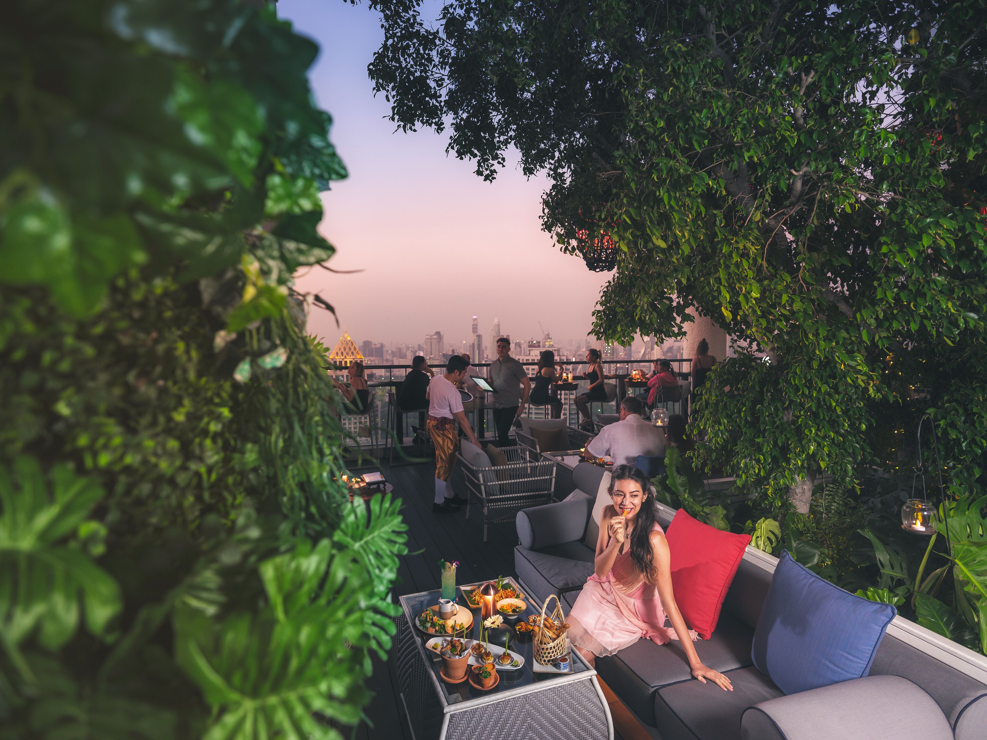 6 restaurants, breakfast served