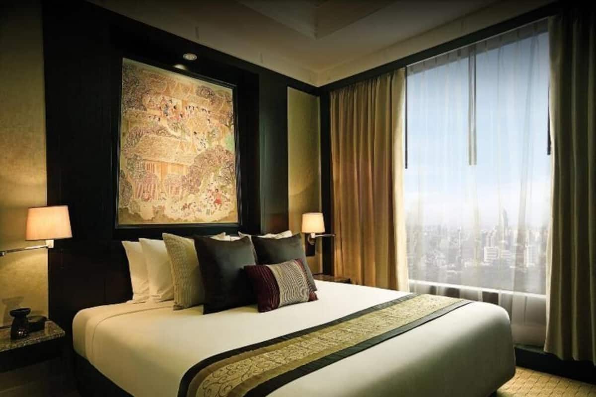 Egyptian cotton sheets, premium bedding, minibar, in-room safe