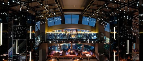 6 restaurants, breakfast served