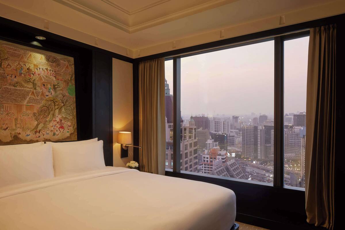 Egyptian cotton sheets, premium bedding, minibar, in-room safe