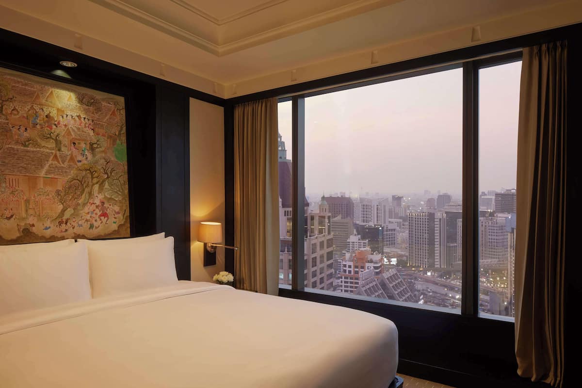 Egyptian cotton sheets, premium bedding, minibar, in-room safe