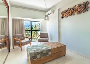 Quarto Frente Mar | Minibar, in-room safe, desk, free WiFi