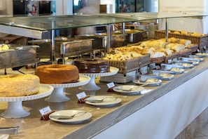 Buffet déjeuner gratuit tous les jours
