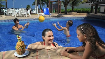 2 outdoor pools