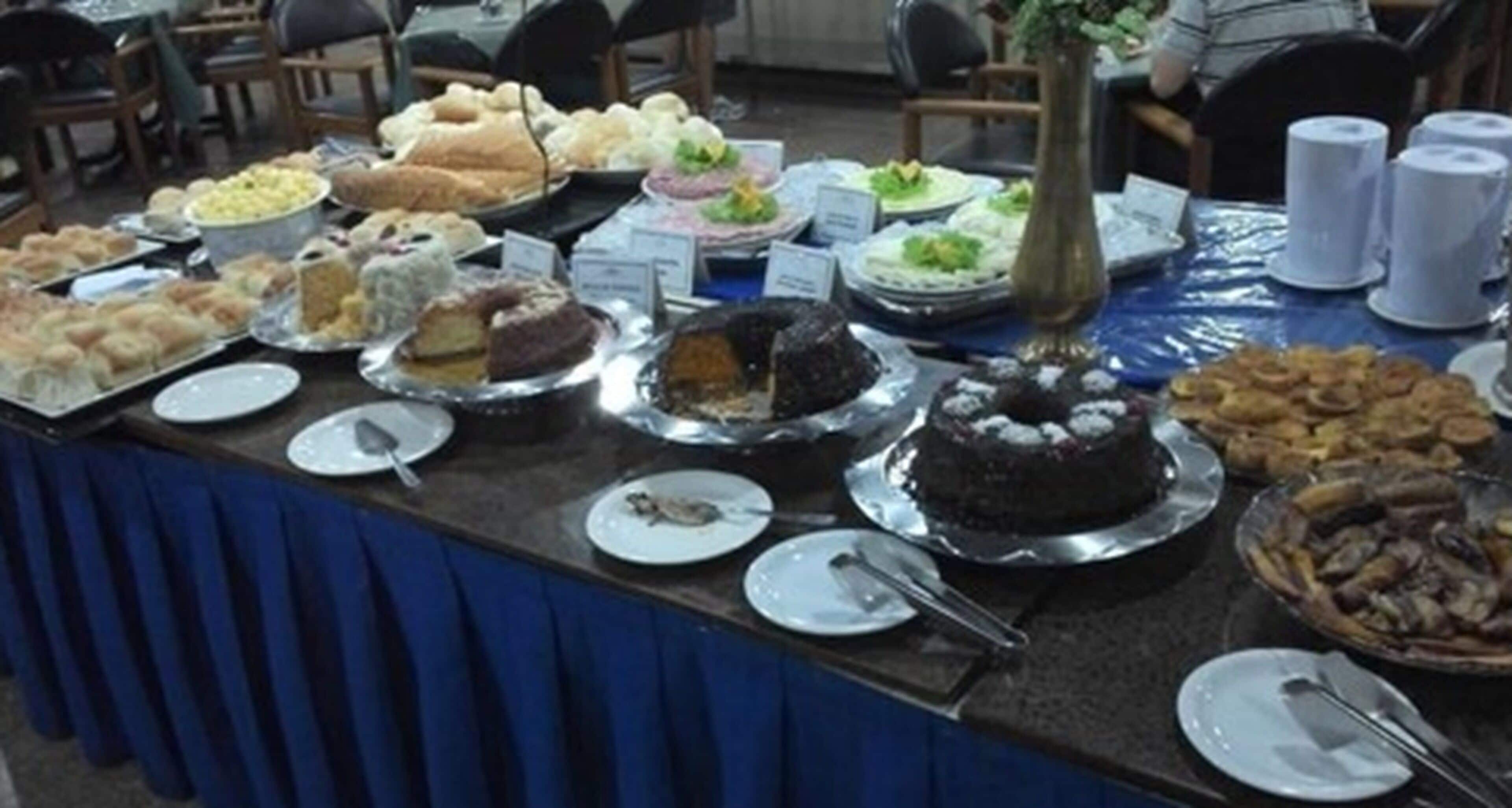 Bao gồm bữa sáng đầy đủ hàng ngày 