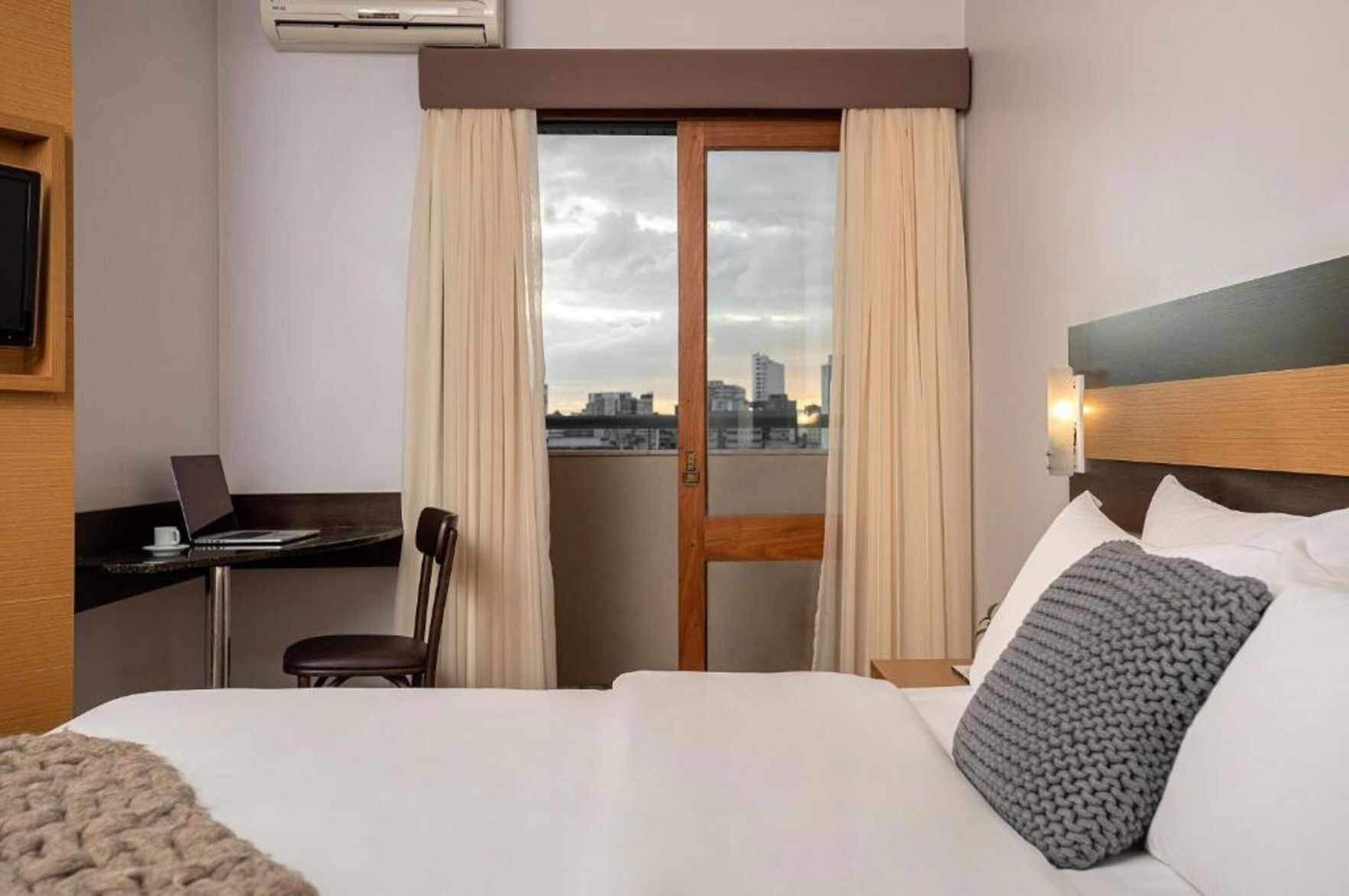 1 habitación, minibar, caja de seguridad en la habitación y escritorio 