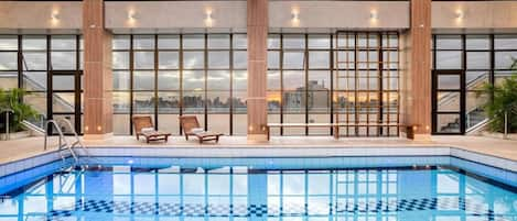 Indoor pool, sun loungers