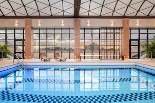 Indoor pool, sun loungers