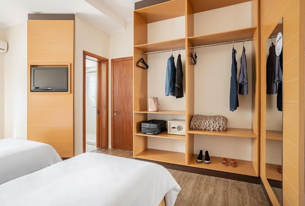 standard twin room | 1 bedroom, minibar, in-room safe, desk
