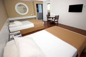 Minibar, desk, blackout curtains, free WiFi - Internacional Palace Hotel (Recife)
