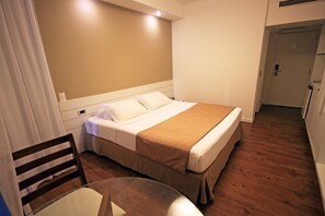 Minibar, Schreibtisch, Verdunkelungsvorhänge, kostenloses WLAN