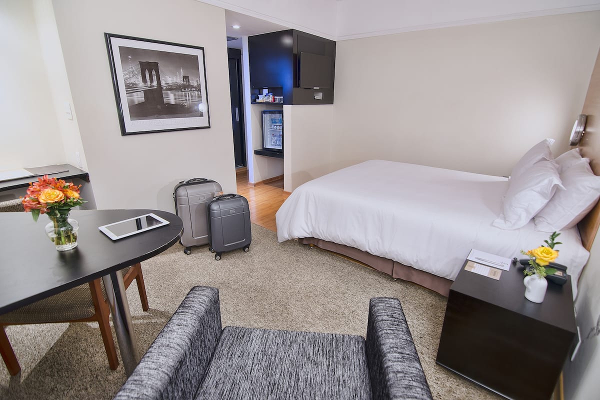 Executive-Suite, Whirlpool | Minibar, Zimmersafe, Verdunkelungsvorhänge, schallisolierte Zimmer