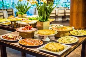 Breakfast, lunch and dinner served - Stream Palace (RIBEIRÃO PRETO)