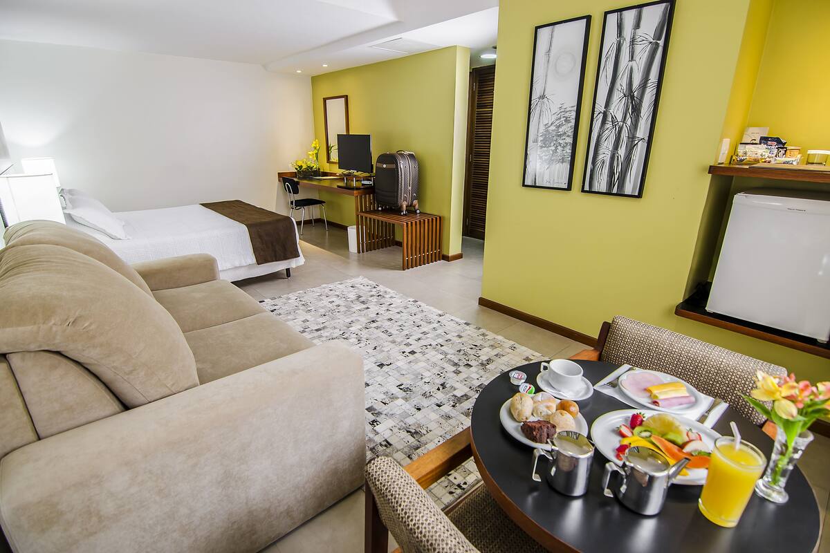 Junior-Suite | Minibar, Zimmersafe, Verdunkelungsvorhänge, schallisolierte Zimmer