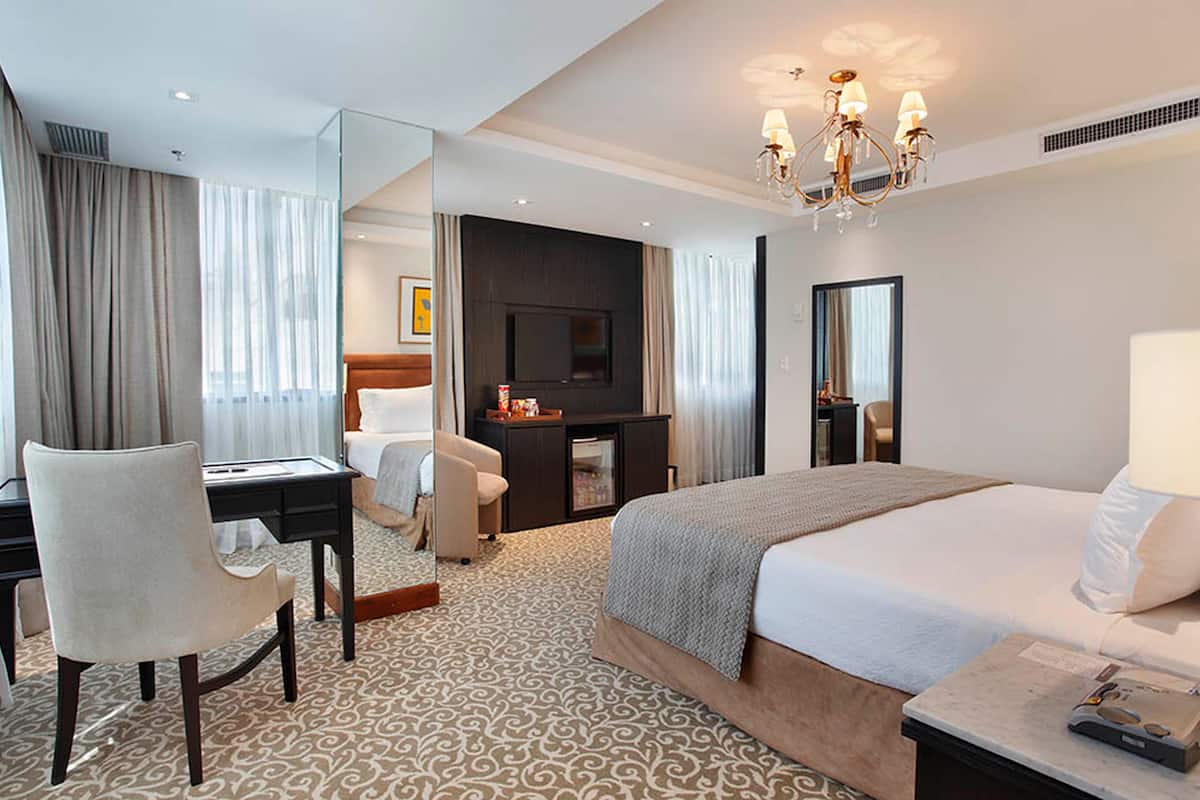 Suíte Executiva | Minibar, in-room safe, blackout drapes, soundproofing