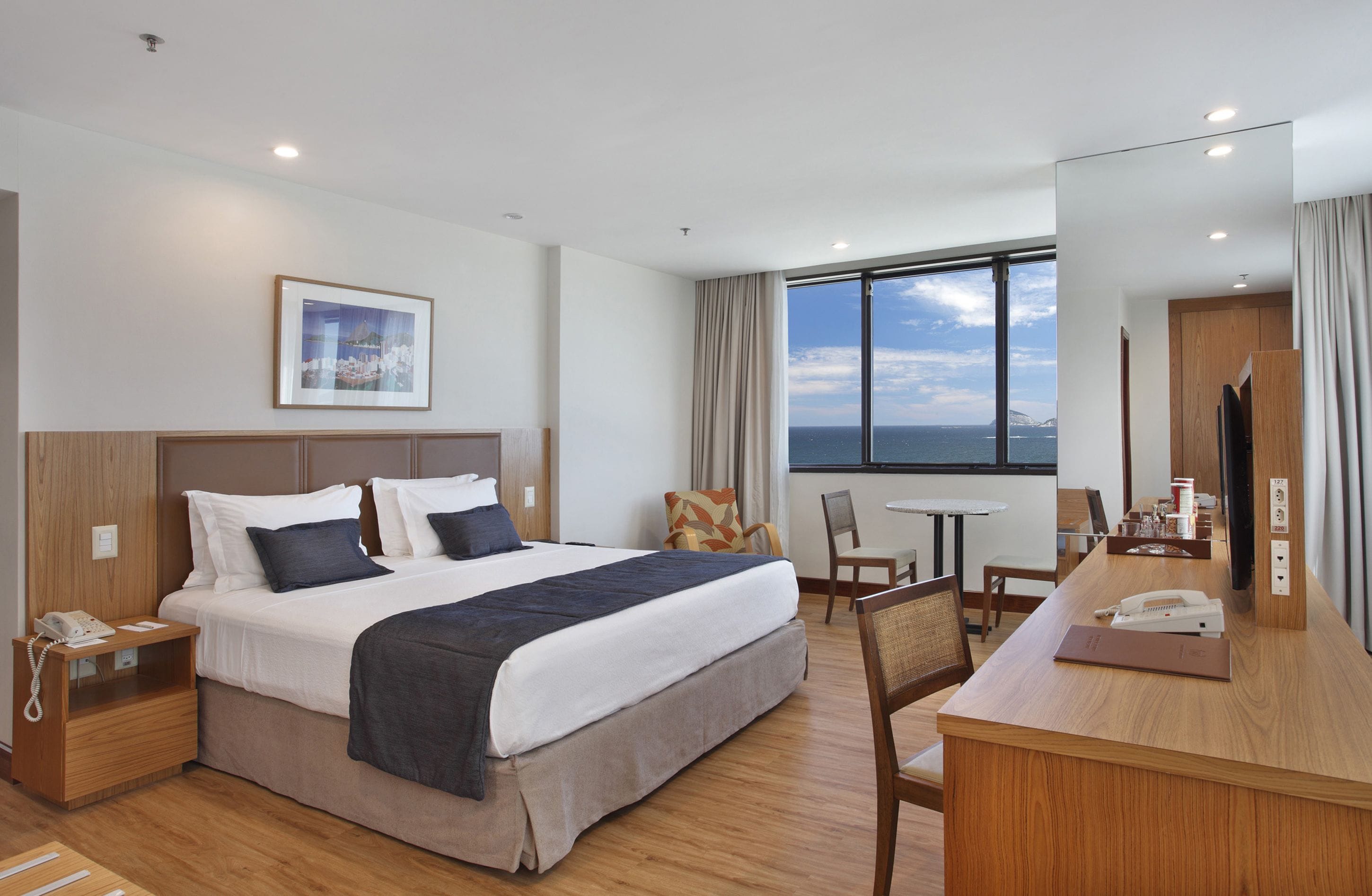 luxo com cama casal | minibar, in-room safe, blackout curtains, soundproofing