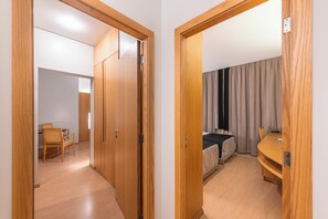 Suite Familia | 1 habitación, caja de seguridad en la habitación y escritorio 