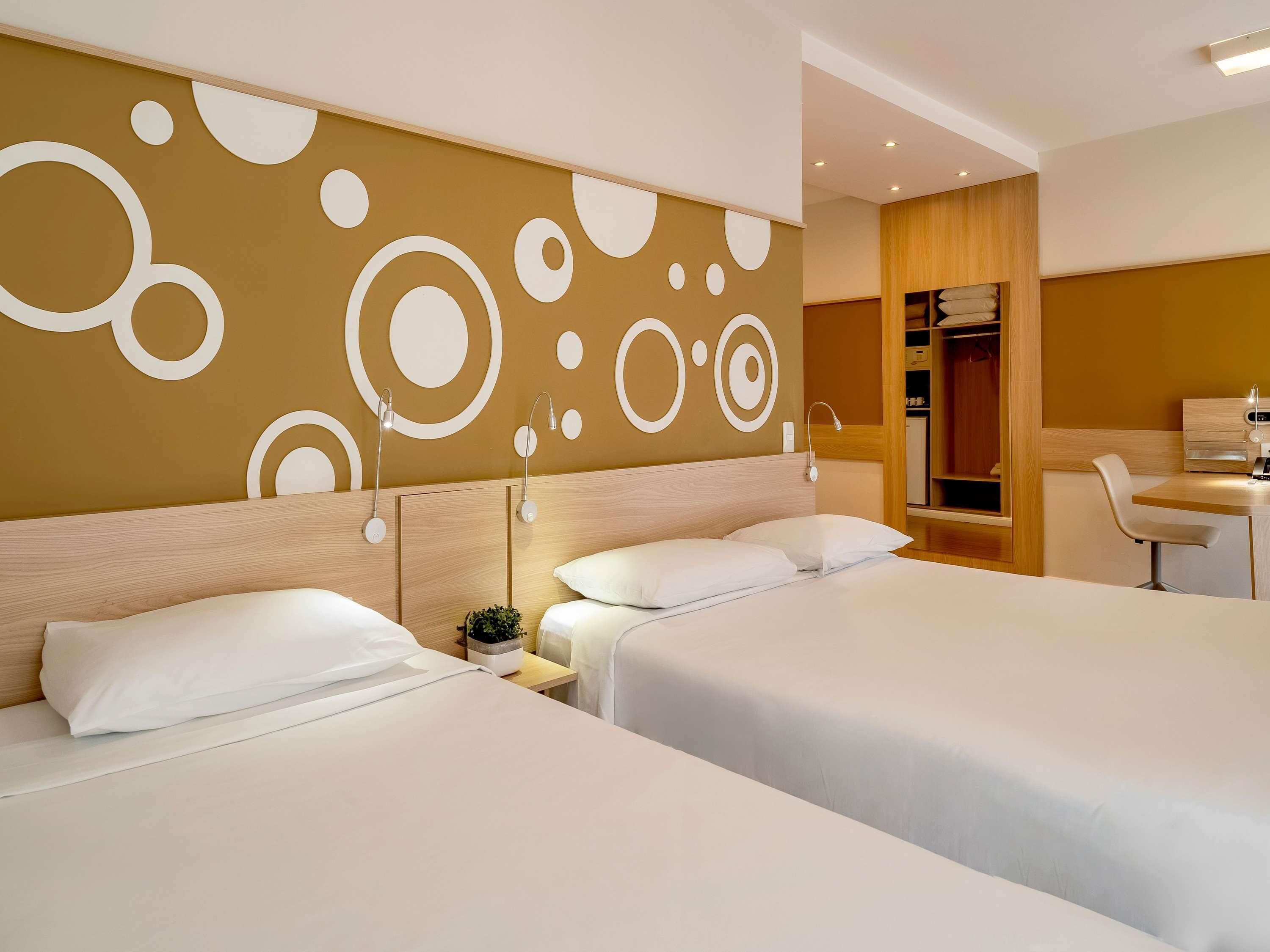 Standard-Apartment, Mehrere Betten | Hochwertige Bettwaren, Minibar, Zimmersafe, Schreibtisch