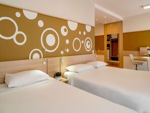 Leilighet – standard, flere senger | Sengetøy av topp kvalitet, minibar, safe på rommet og skrivebord