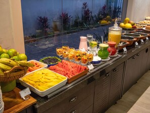 Colazione a buffet a pagamento, servita tutte le mattine 