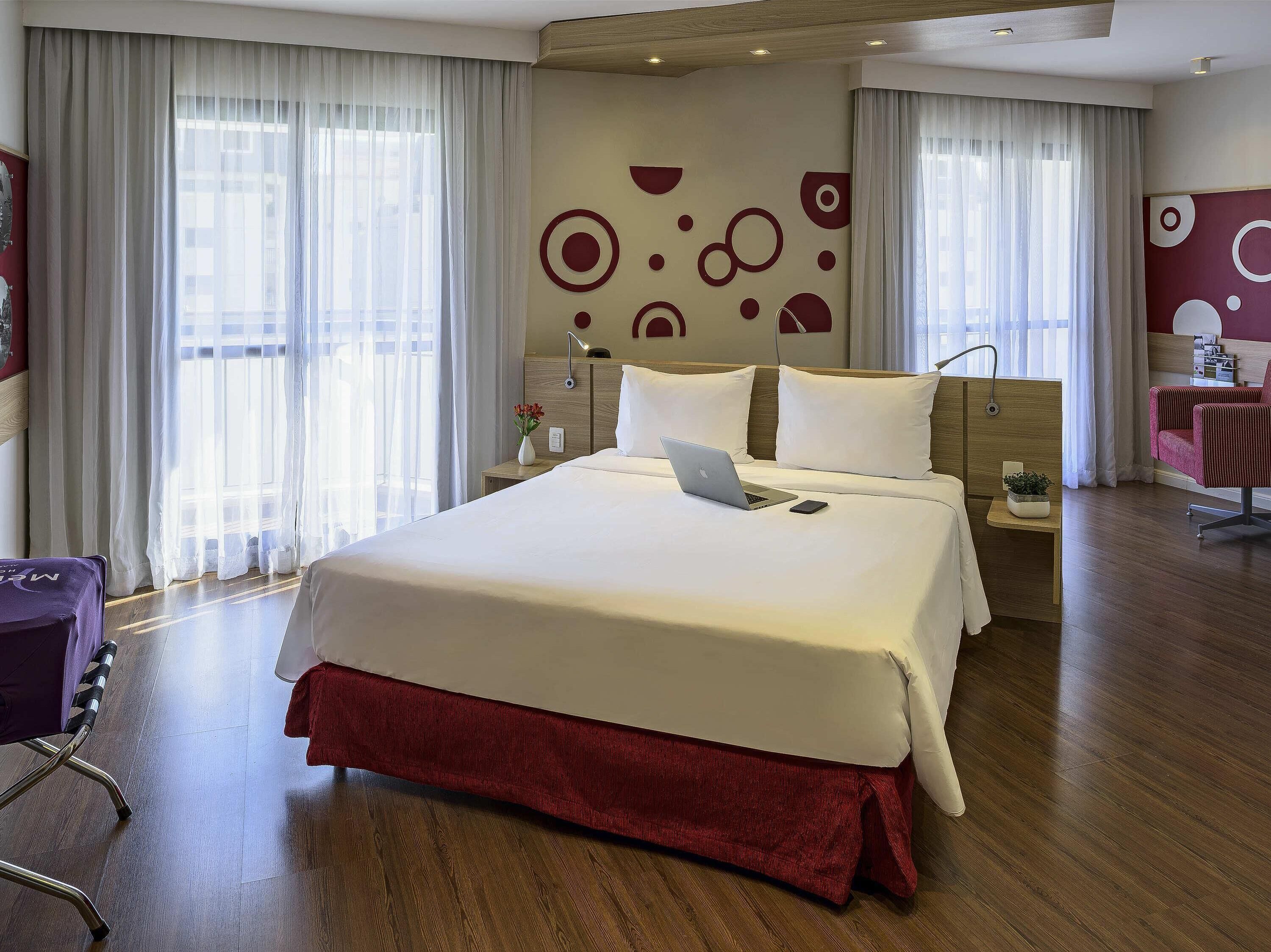 Ropa de cama de alta calidad y minibar 