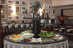 Café da manhã, almoço e jantar