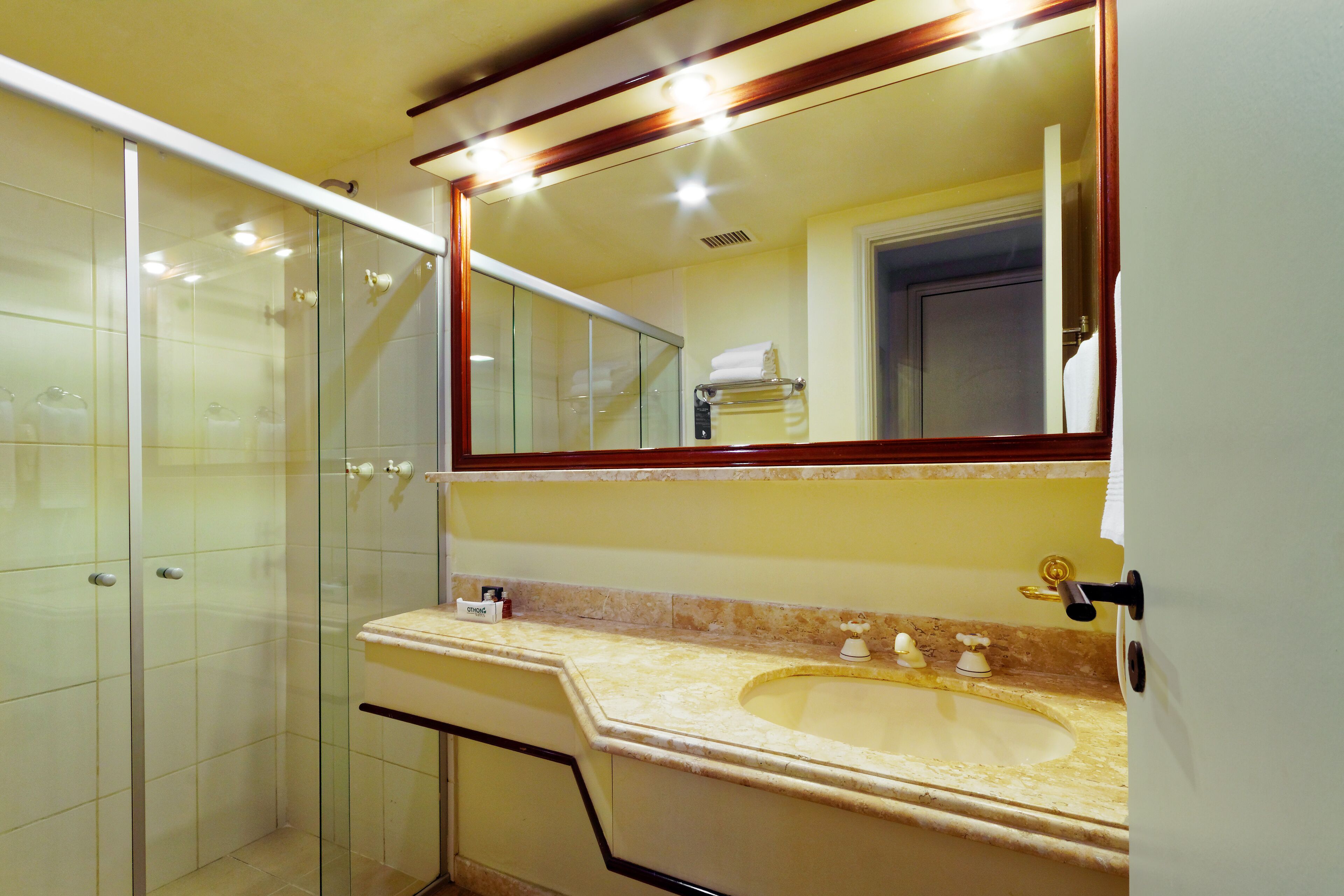 shower, rainfall showerhead, free toiletries, hair dryer