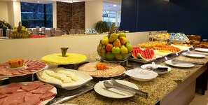 Tägliches inbegriffenes Frühstücksbuffet