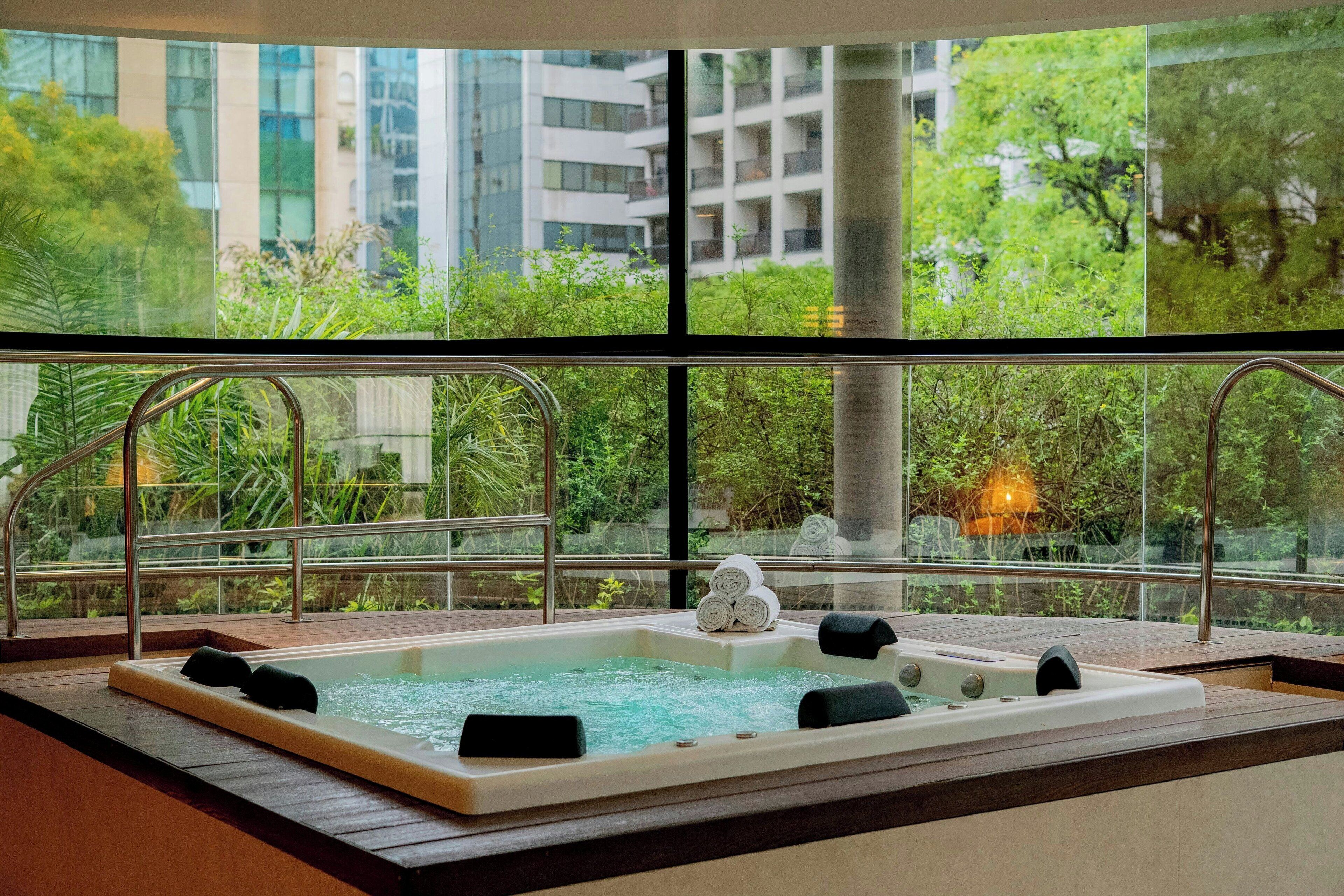 Salas de tratamientos para parejas, sauna, bañera de hidromasaje 