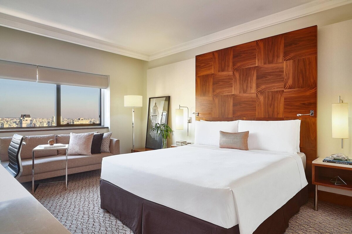 Premium bedding, down comforters, minibar, in-room safe