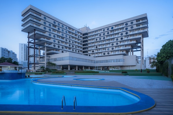 Outdoor pool, pool loungers