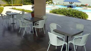 2 restaurantes; se sirve cocina brasileña