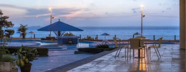 Outdoor pool, pool loungers - Hotel Resort Rio Poty (São Luís)