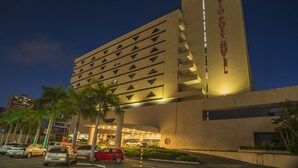 A hotel with a modern design, featuring a prominent sign reading "RIO POTY HOTEL". - Hotel Resort Rio Poty (São Luís)