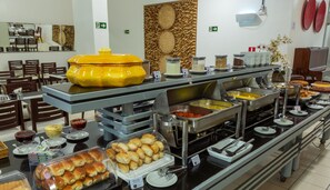 Desayuno bufé gratuito y diario