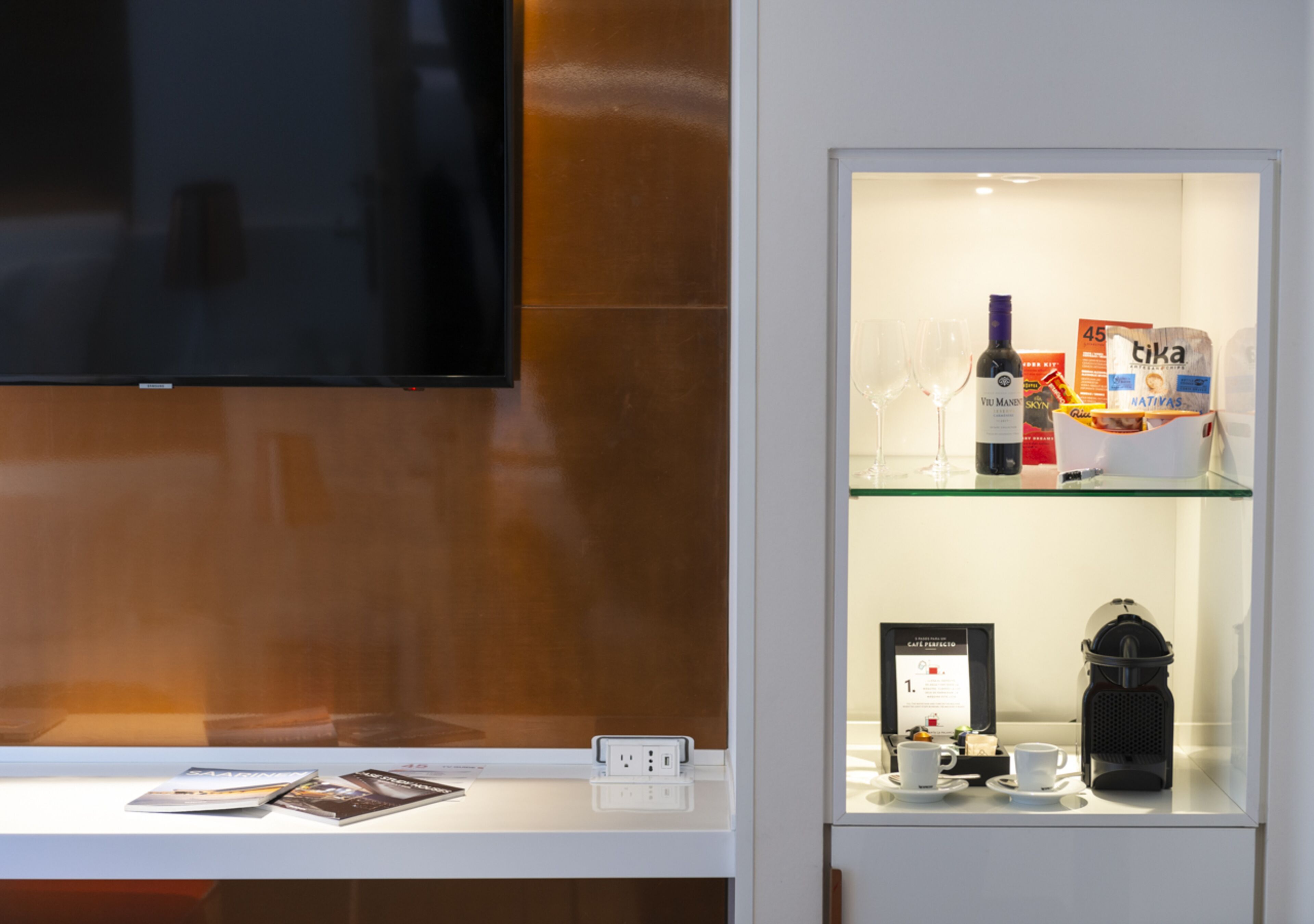 superior twin room | 1 bedroom, minibar, in-room safe, desk