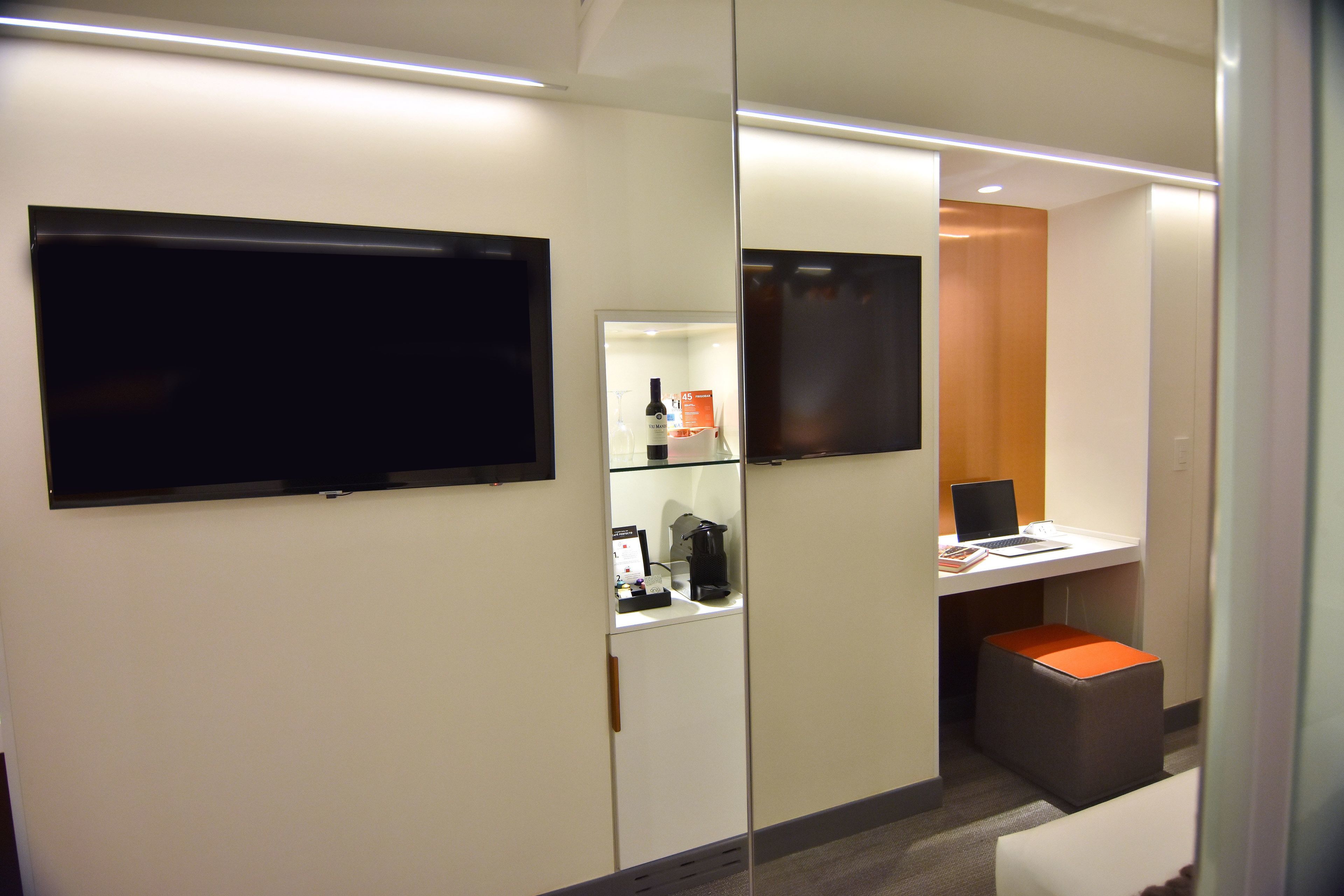 standard double room, 1 queen bed | 1 bedroom, minibar, in-room safe, desk