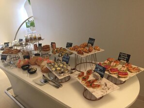 Daily continental breakfast for a fee - 45 by Director (Santiago)