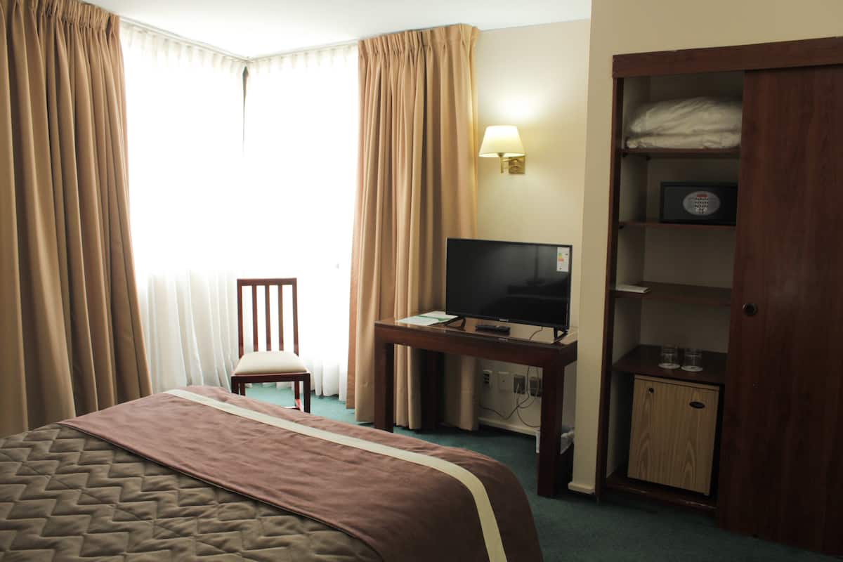 Minibar, caja fuerte, wifi gratis y ropa de cama