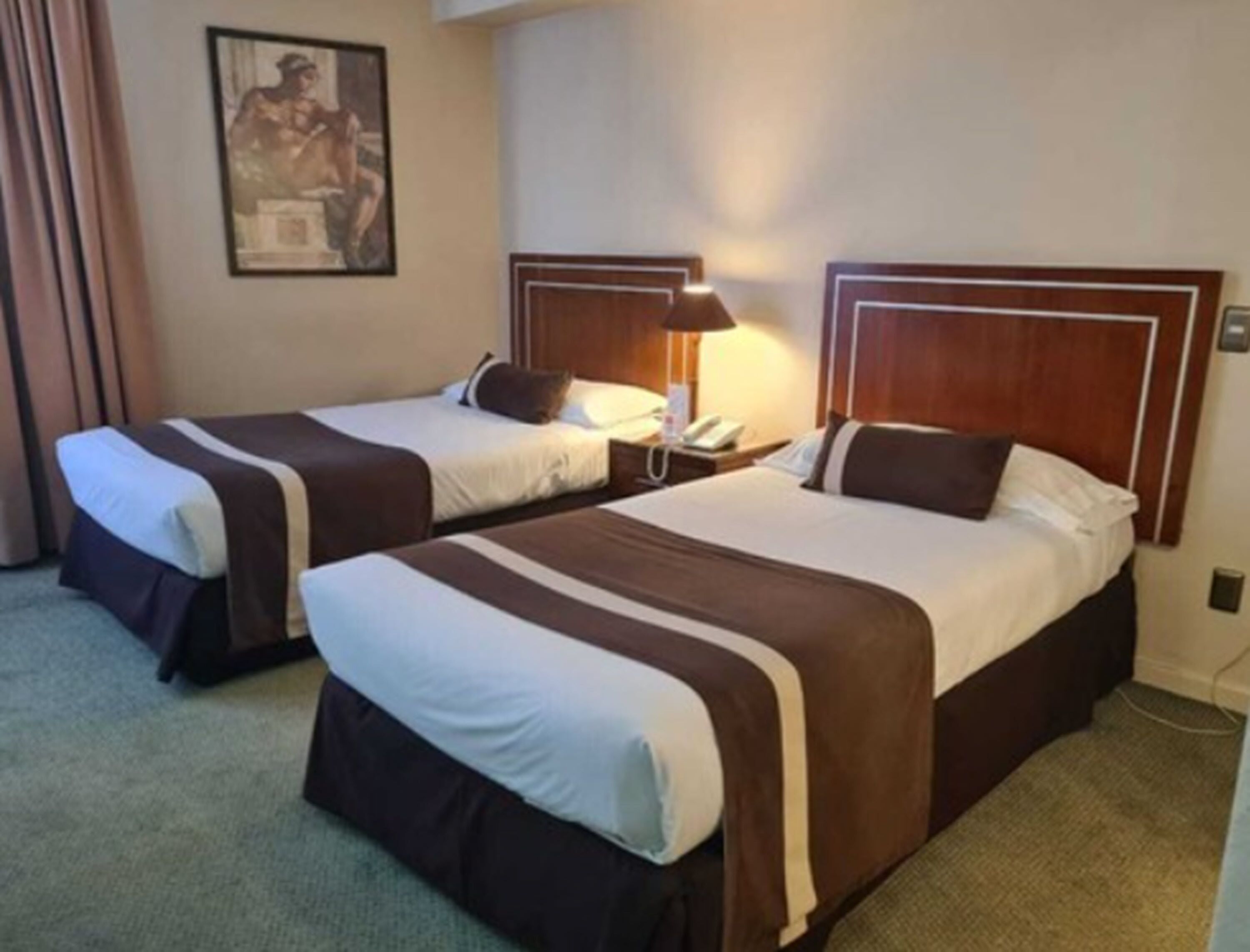 standard double room | 1 bedroom, minibar, in-room safe, free wifi