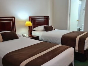 Standard-Doppelzimmer | Minibar, Zimmersafe, kostenloses WLAN, Bettwäsche