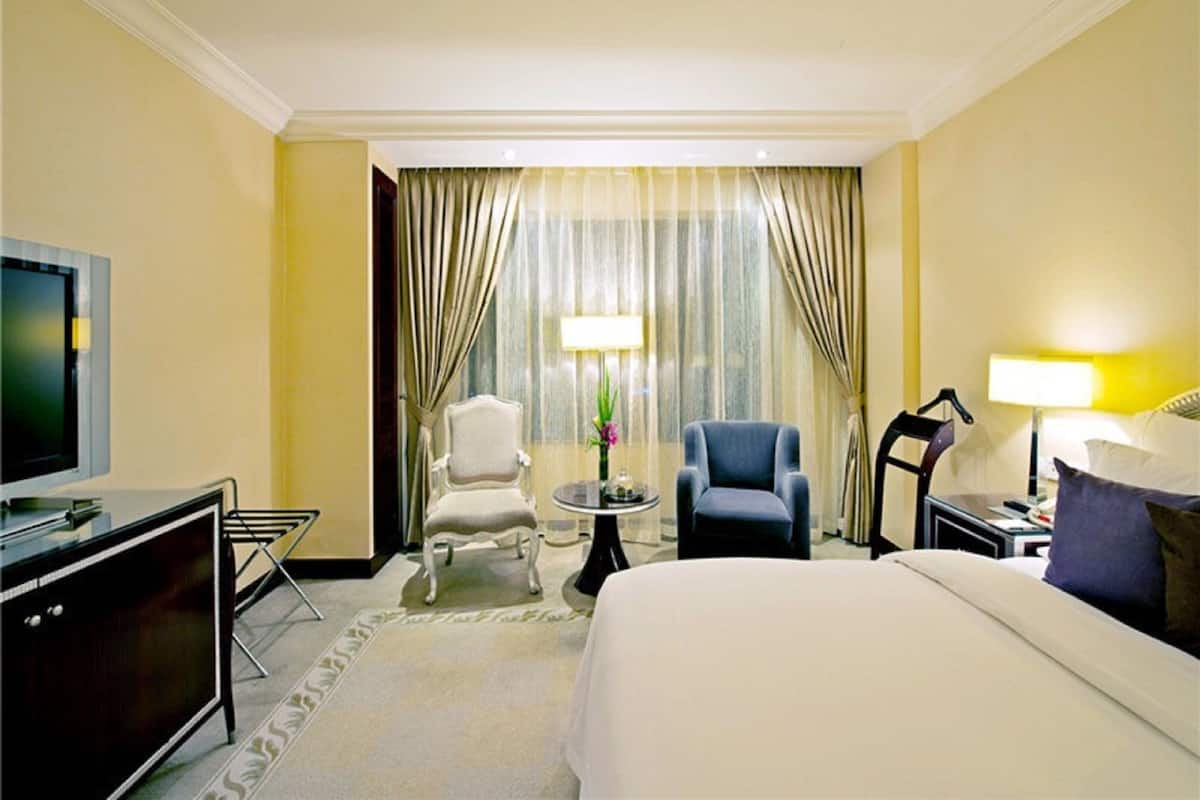 1 bedroom, hypo-allergenic bedding, minibar, in-room safe