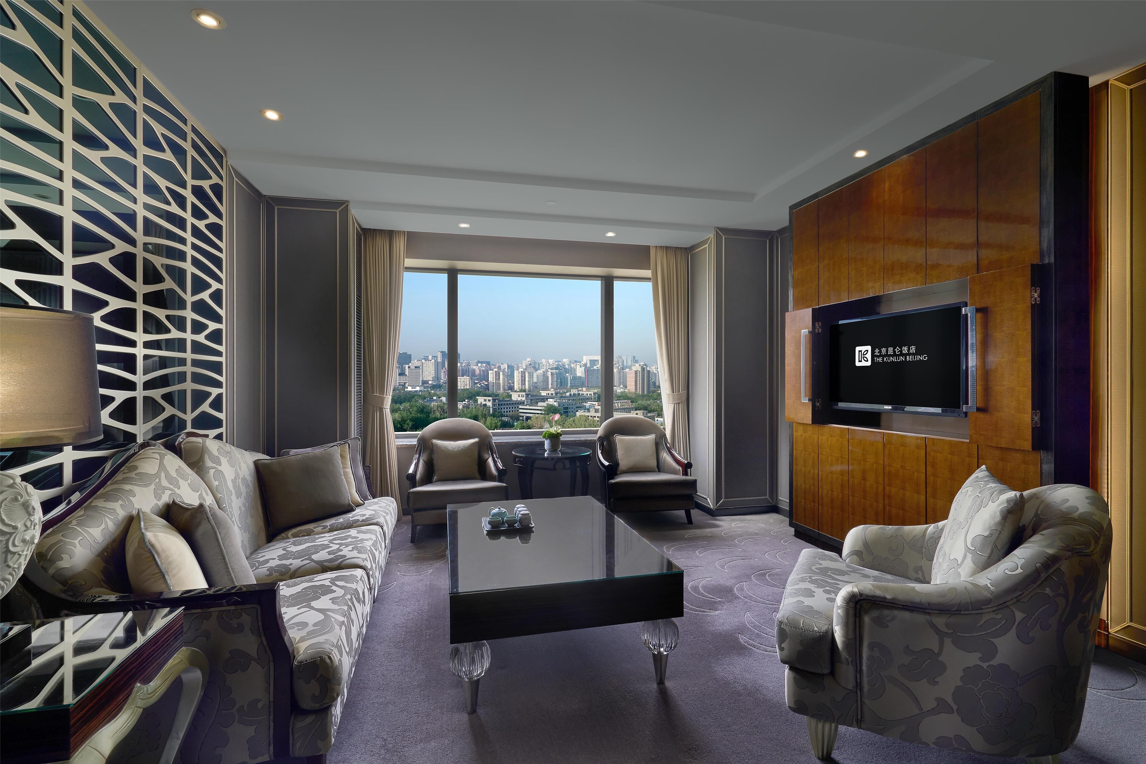 1 bedroom, hypo-allergenic bedding, minibar, in-room safe