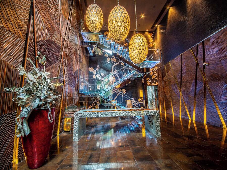 Breakfast, lunch served; local and international cuisine, garden views