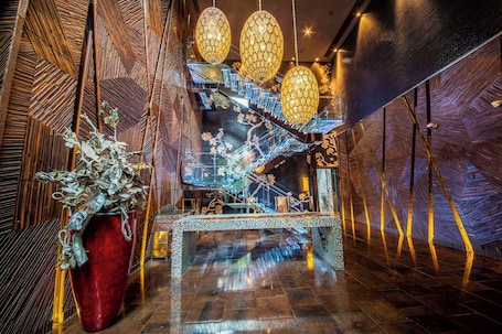 Breakfast, lunch and dinner served. The Kunlun Beijing