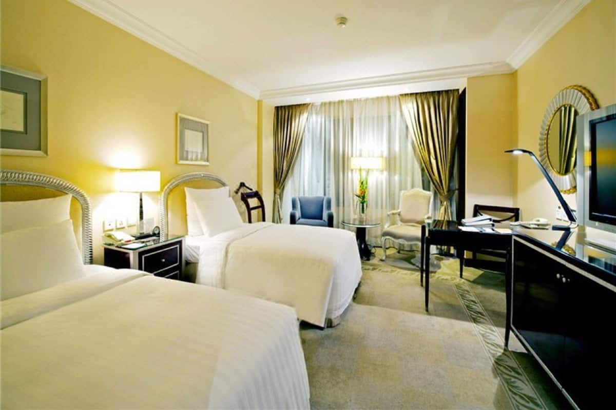 Deluxe Twin Room, Multiple Beds | 1 bedroom, hypo-allergenic bedding, minibar, in-room safe